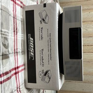 Pre own BOSE wave radio/cdplayer